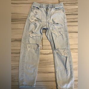 American Eagle 4 short distressed jeans